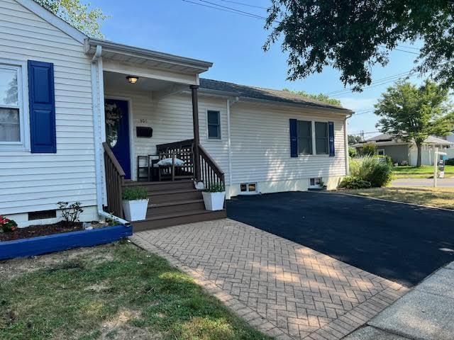 301 Laurel Rd, Northport, NY 11768 - photo 4