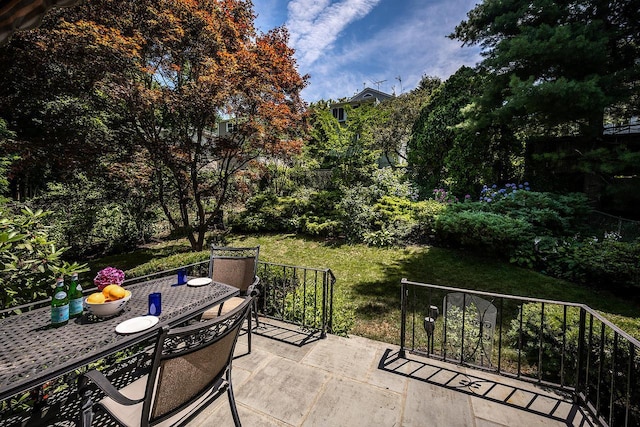 84 Macarthur Ln, Tarrytown, NY 10591 - view of patio with outdoor dining space