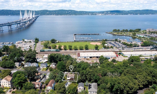 84 Macarthur Ln, Tarrytown, NY 10591 - view of property location with property parcel outlined and a nearby body of water