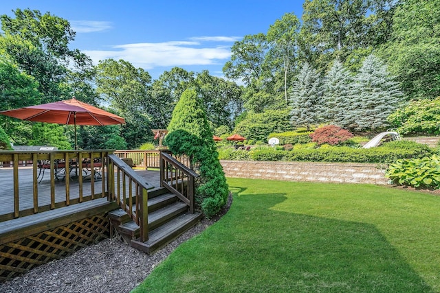 7 Hunter Ct, Dix Hills, NY 11746 - view of grassy yard with a deck
