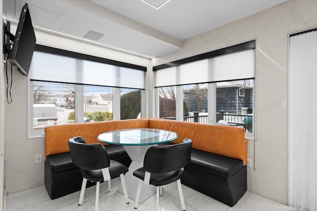 544 Oxford Rd, Cedarhurst, NY 11516 - view of dining area