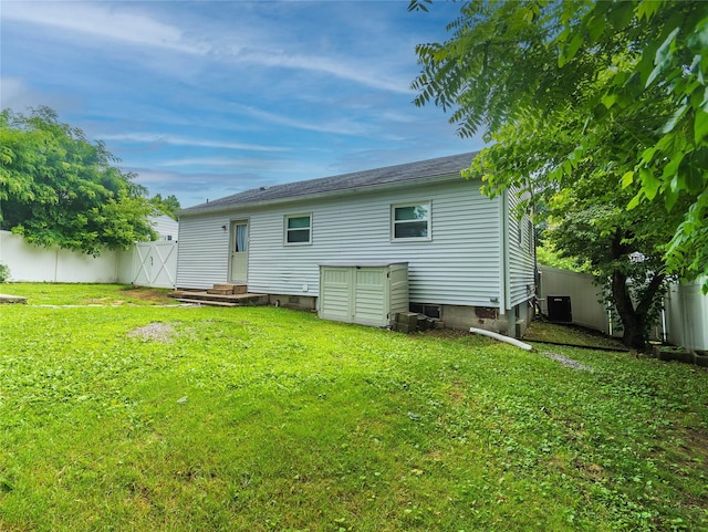 31 Peter Cooper Dr, Hyde Park, NY 12601 - back of house with a fenced backyard, a gate, and entry steps
