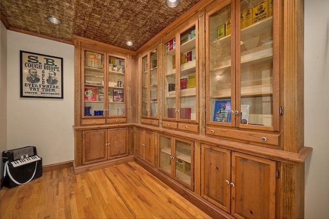 90 River Rd, Hyde Park, NY 12538 - detailed view of crown molding and wood finished floors