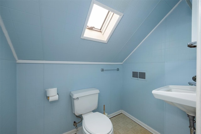 511 Walnut St, Hurley, NY 12443 - bathroom featuring a skylight, vaulted ceiling, and tile walls