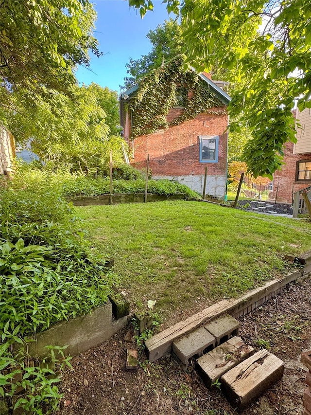 190 Union St, Poughkeepsie, NY 12601 - view of grassy yard