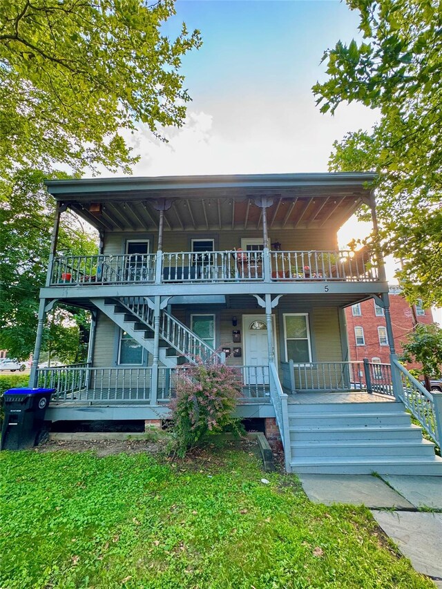 5 Jefferson St, Poughkeepsie, NY 12601 - view of front of house with stairs and covered porch