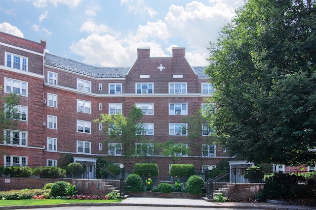 6 Midland Gdns Unit 2E, Bronxville, NY 10708 - photo 1