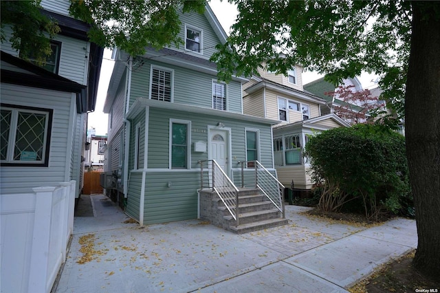 87-44 89th St, Woodhaven, NY 11421 - traditional style home with a patio