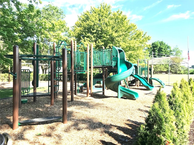 42-30 Douglaston Pkwy Unit 3L, Douglaston, NY 11363 - view of community jungle gym