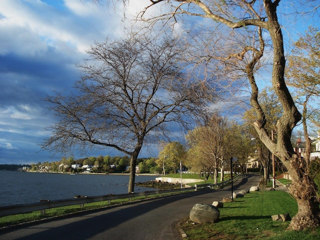 42-30 Douglaston Pkwy Unit 3L, Douglaston, NY 11363 - view of property's community with a water view