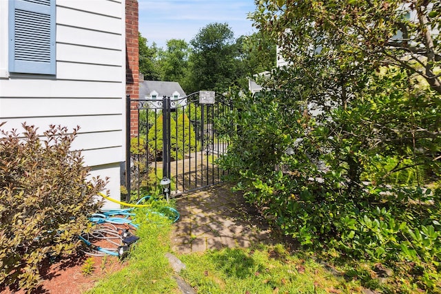 69 Ardell Rd, Bronxville, NY 10708 - view of yard featuring a gate