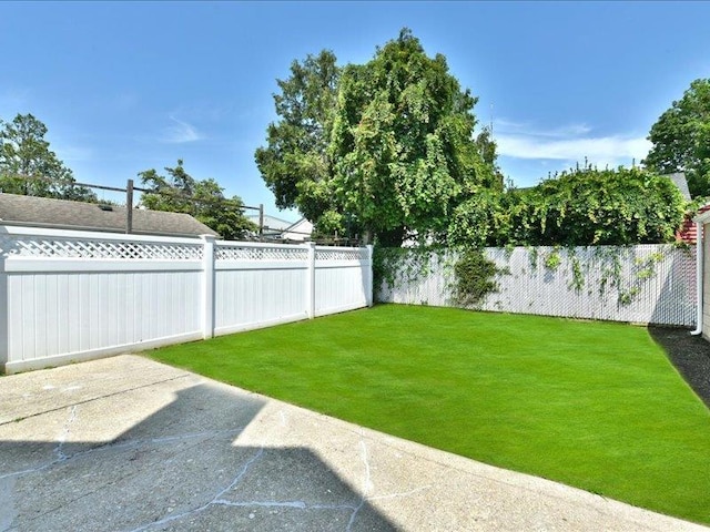 180 Evelyn Rd, Mineola, NY 11501 - fenced backyard featuring a patio area