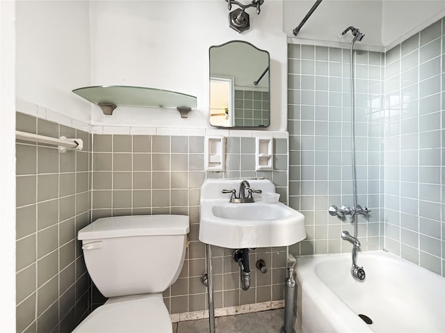 1480 Thieriot Ave Unit 5L, Bronx, NY 10460 - bathroom with tile walls and bathtub / shower combination