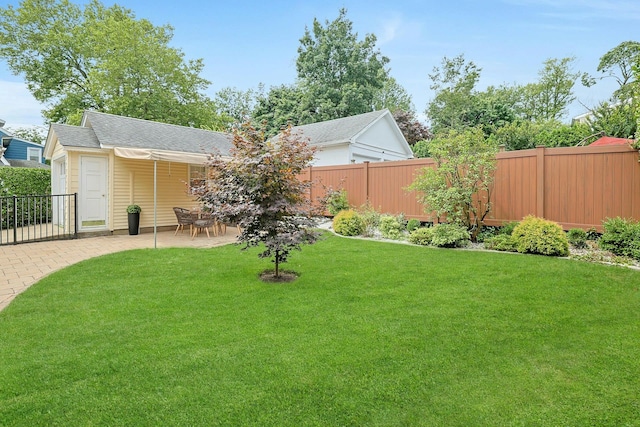 48 Faneuil Pl, New Rochelle, NY 10801 - view of yard featuring a patio area