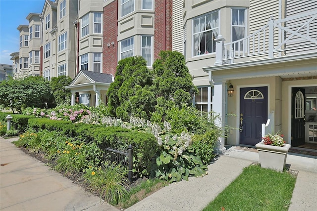 23 Bridge Ln Unit 23, Haverstraw, NY 10927 - property entrance with a balcony