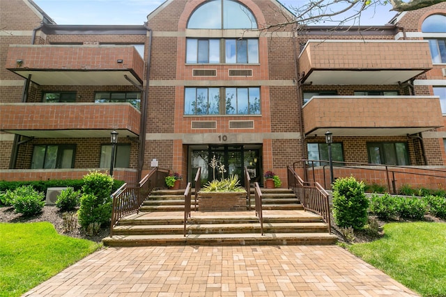 10 Canterbury Rd Apt 2G, Great Neck, NY 11021 - view of property with stairs