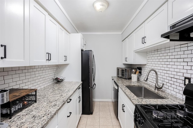 95 Pointe Cir S Unit 95, Coram, NY 11727 - kitchen with freestanding refrigerator, gas stove, stainless steel microwave, dishwashing machine, and range hood