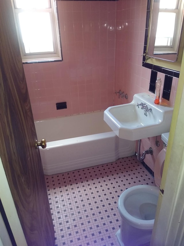 29 Abeel St Unit 6G, Yonkers, NY 10705 - bathroom featuring shower / bathtub combination, tile walls, and tile patterned floors