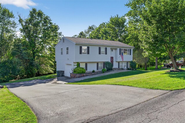 3 Stanford Dr, Highland Mills, NY 10930 - split foyer home with a garage, a front yard, and asphalt driveway