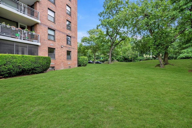 4705 Henry Hudson Pkwy W Unit 1J, Bronx, NY 10471 - view of green lawn