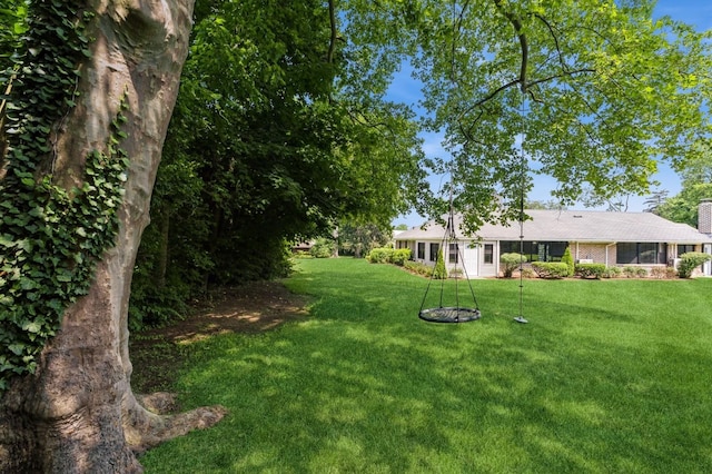 2 Foxwood Rd, Kings Point, NY 11024 - view of green lawn