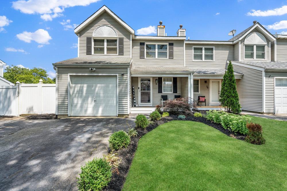38 Oak St, Central Islip, NY 11722 - photo 1