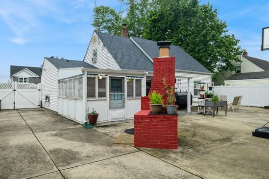 59 Hill Ln, Levittown, NY 11756 - photo 20