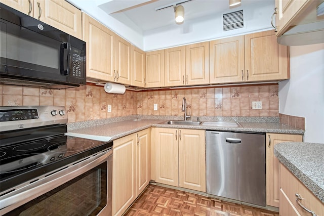 115 Dehaven Dr Unit 214, Yonkers, NY 10703 - kitchen with stainless steel appliances, light brown cabinets, and light countertops