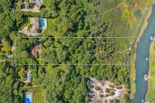 27 Jagger Ln, Westhampton, NY 11977 - view of property location featuring a large body of water and property boundaries highlighted