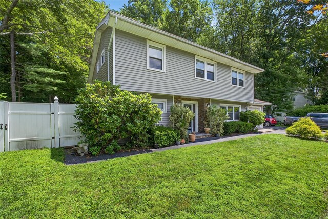 3324 Sycamore Ln, Yorktown Heights, NY 10598 - view of front facade
