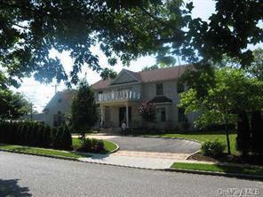52 Snapdragon Ln, Roslyn Heights, NY 11577 - view of front of home with a balcony and driveway