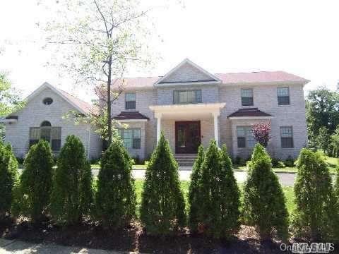 52 Snapdragon Ln, Roslyn Heights, NY 11577 - view of front of home