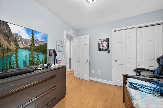 411 Fair Oaks Rd, Middletown, NY 10940 - bedroom featuring light wood-style flooring, a closet, and an office area