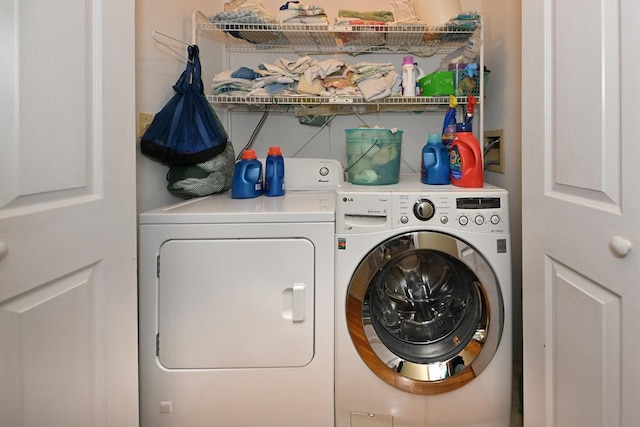 17 E Stemmer Ln, Suffern, NY 10901 - laundry area featuring washer and dryer