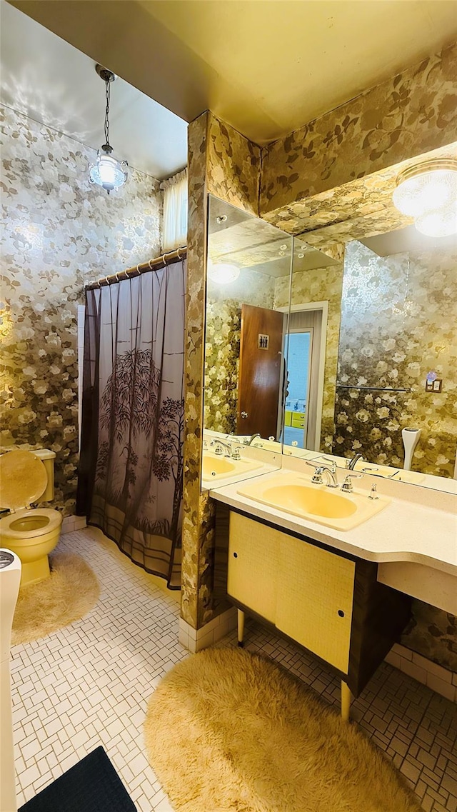 64 Meadowfarm Rd, Manhasset Hills, NY 11040 - bathroom with wallpapered walls, vanity, a bidet, and a shower with curtain