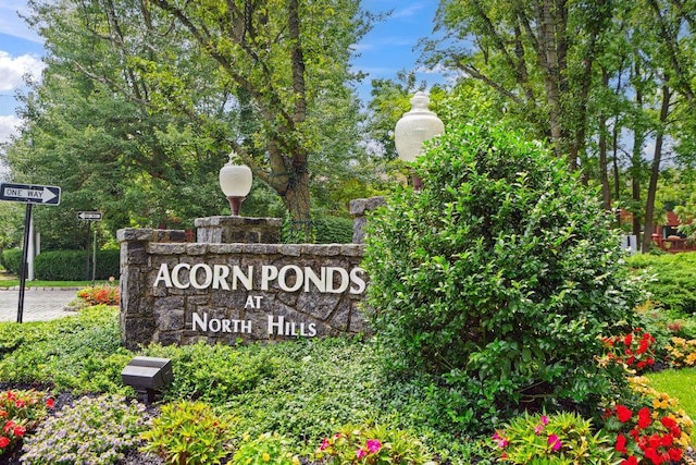 19 Fox Rdg, Roslyn, NY 11576 - photo 1