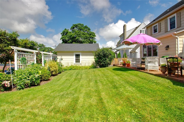 71 Hillcrest Ave, Manhasset, NY 11030 - view of green lawn