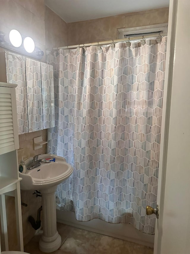 118-14 83rd Ave Unit 2E, Kew Gardens, NY 11415 - bathroom featuring shower / bathtub combination with curtain