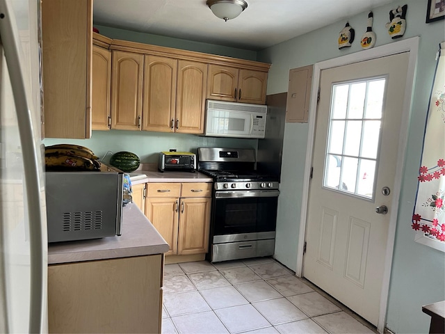 12 Florida Ave, Copiague, NY 11726 - photo 6