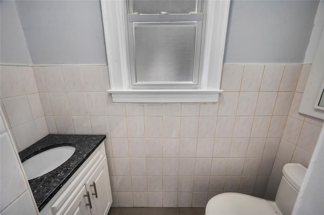 12605 109th Ave, Richmond Hill S, NY 11420 - bathroom featuring tile walls and vanity