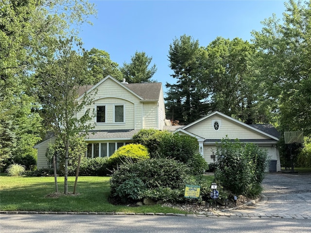 18 Locust Ln, Roslyn Heights, NY 11577 - view of front of home featuring a front yard and a shingled roof