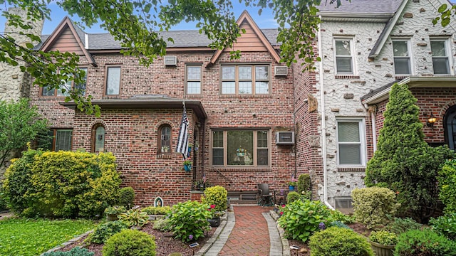 6477 82nd Pl, Middle Village, NY 11379 - photo 1