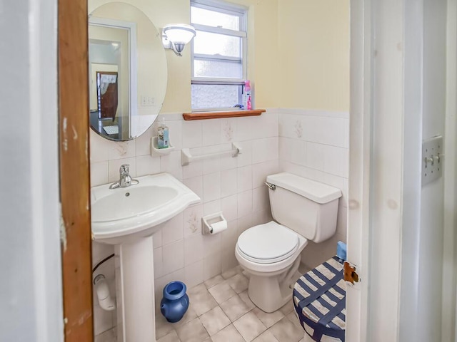 4431 Matilda Ave, Bronx, NY 10470 - bathroom featuring tile walls, tile patterned flooring, and wainscoting