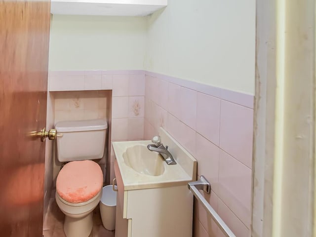 4431 Matilda Ave, Bronx, NY 10470 - bathroom featuring vanity, tile walls, and a wainscoted wall