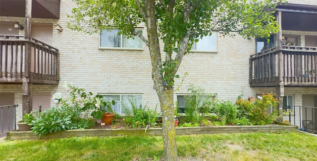 26 Cooper Unit 314, Poughkeepsie, NY 12603 - view of yard with a balcony