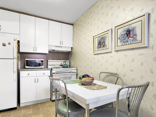 140-21 31st Rd Unit 4A, Flushing, NY 11354 - dining space featuring wallpapered walls