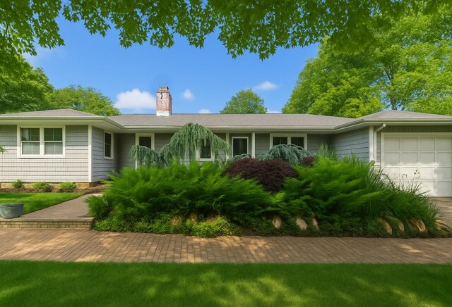 61 Pennsylvania Ave, Medford, NY 11763 - photo 1