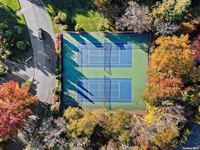 31 Boathouse Ln E, Bay Shore, NY 11706 - aerial view of property and surrounding area
