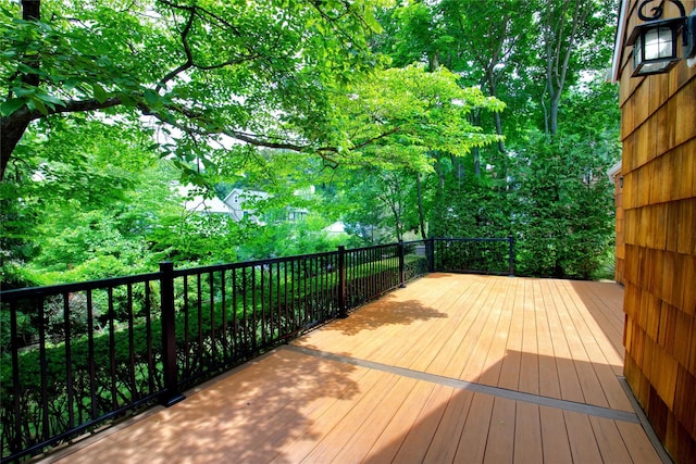153 Park Ave, Manhasset, NY 11030 - view of wooden deck