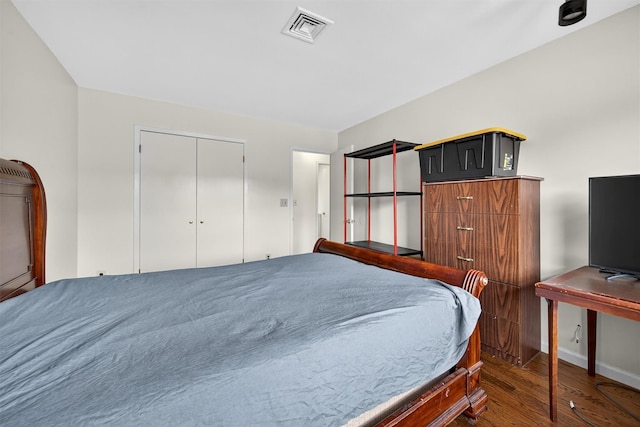 418 Pawnee Ct, Suffern, NY 10901 - bedroom featuring wood finished floors and baseboards